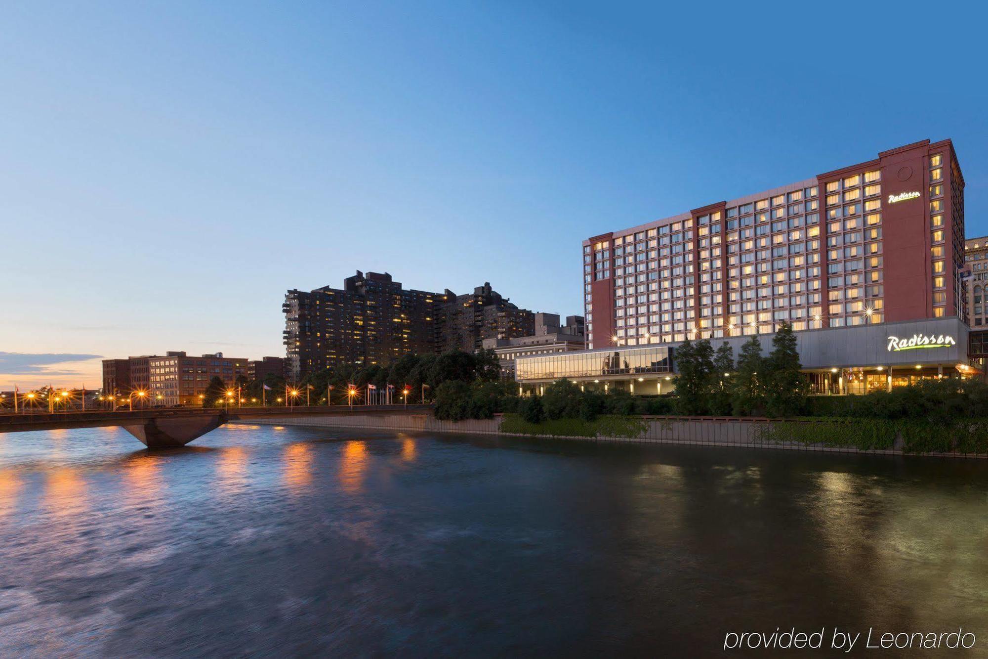Rochester Riverside Hotel Экстерьер фото