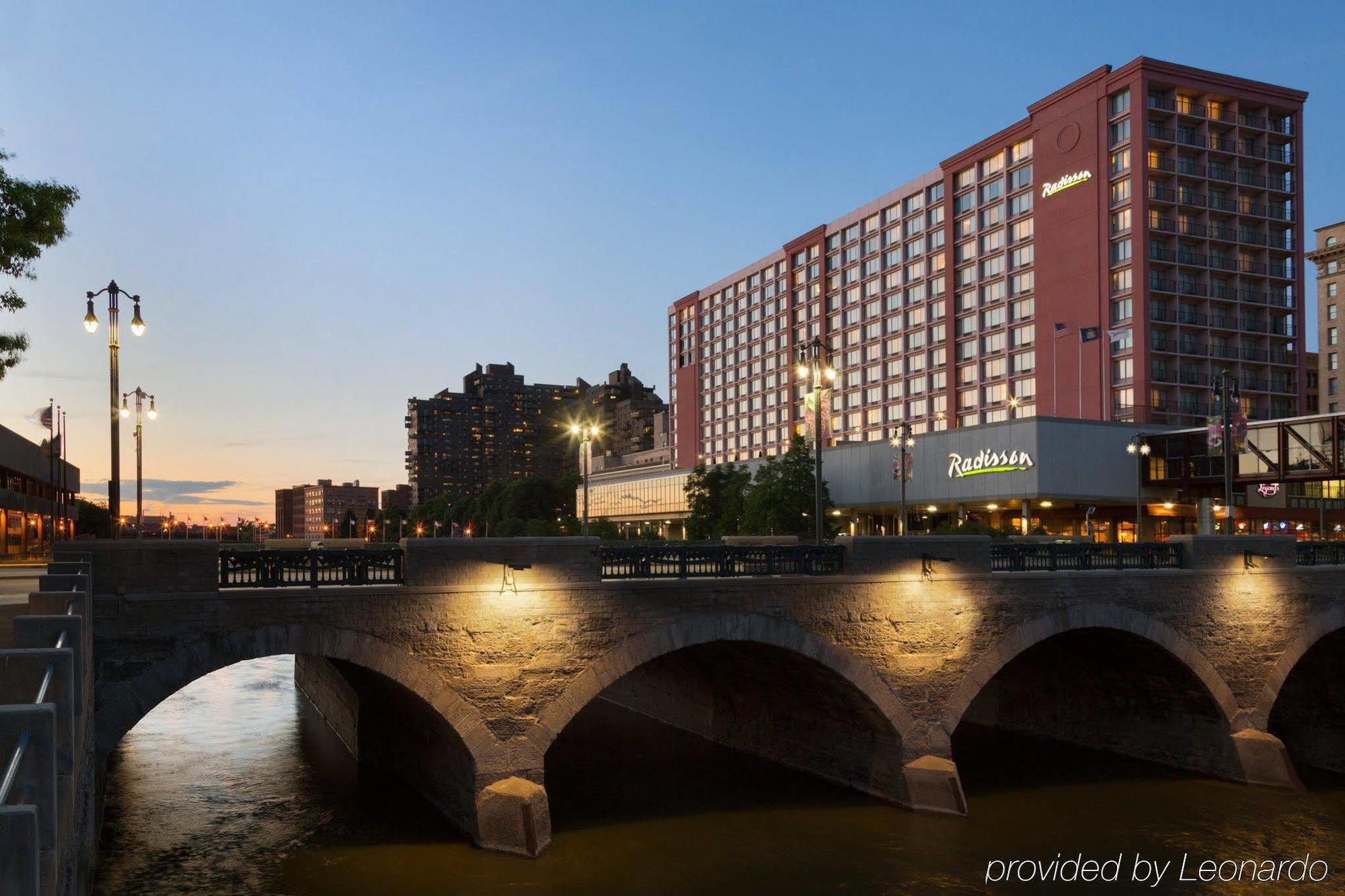 Rochester Riverside Hotel Экстерьер фото