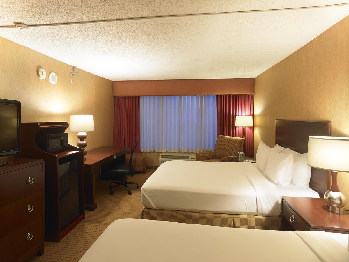 Rochester Riverside Hotel Экстерьер фото
